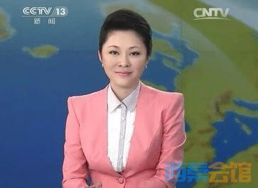 央视素颜美女主播紫凝,因直播中玩手机出名,兴趣爱好